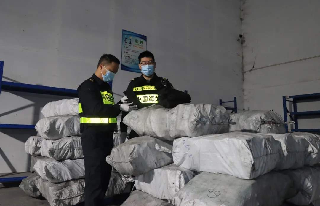 跨境电商伪报出口木炭被查获(图1)