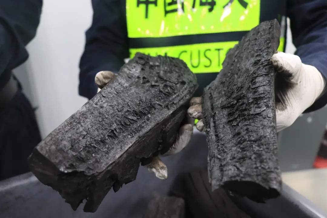 跨境电商伪报出口木炭被查获(图2)