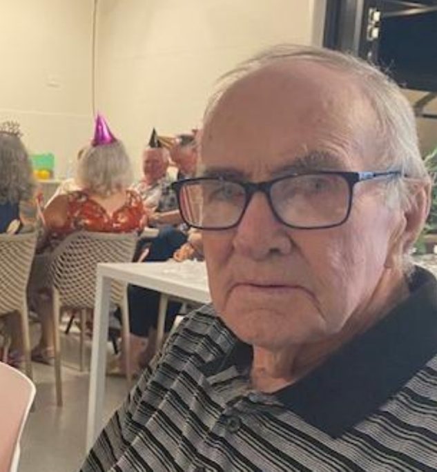 险遇车祸仍坚守，艾伦·卡梅伦用一生书写PNG林业华章(图1)