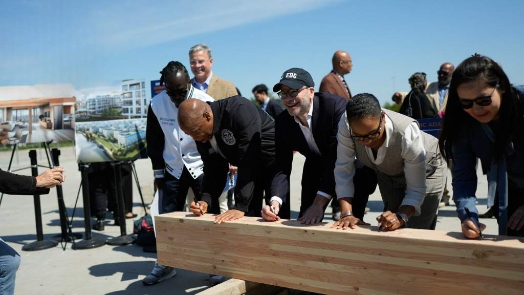 从机场到家园：亚当斯力推纽约最大木材住房项目，解民生之困(图3)