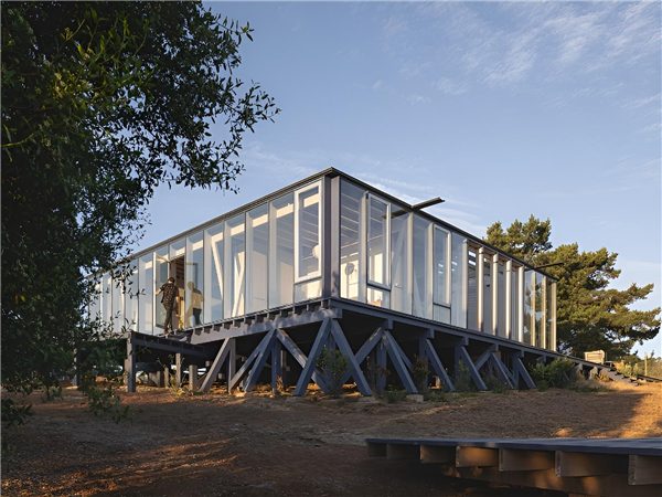 智利海岸惊现“拼图式”预制木屋，引领建筑新潮流(图1)